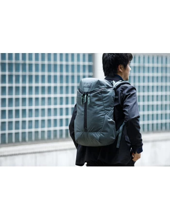 Catalyst 22 – Practical and Spacious Backpack